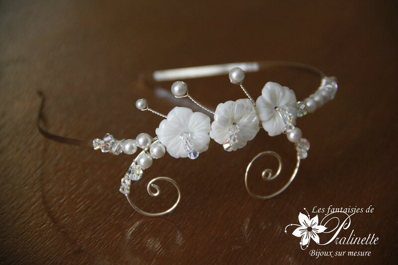 bijoux-mariage-serre-tete-fleur-de-nacre-personnalise