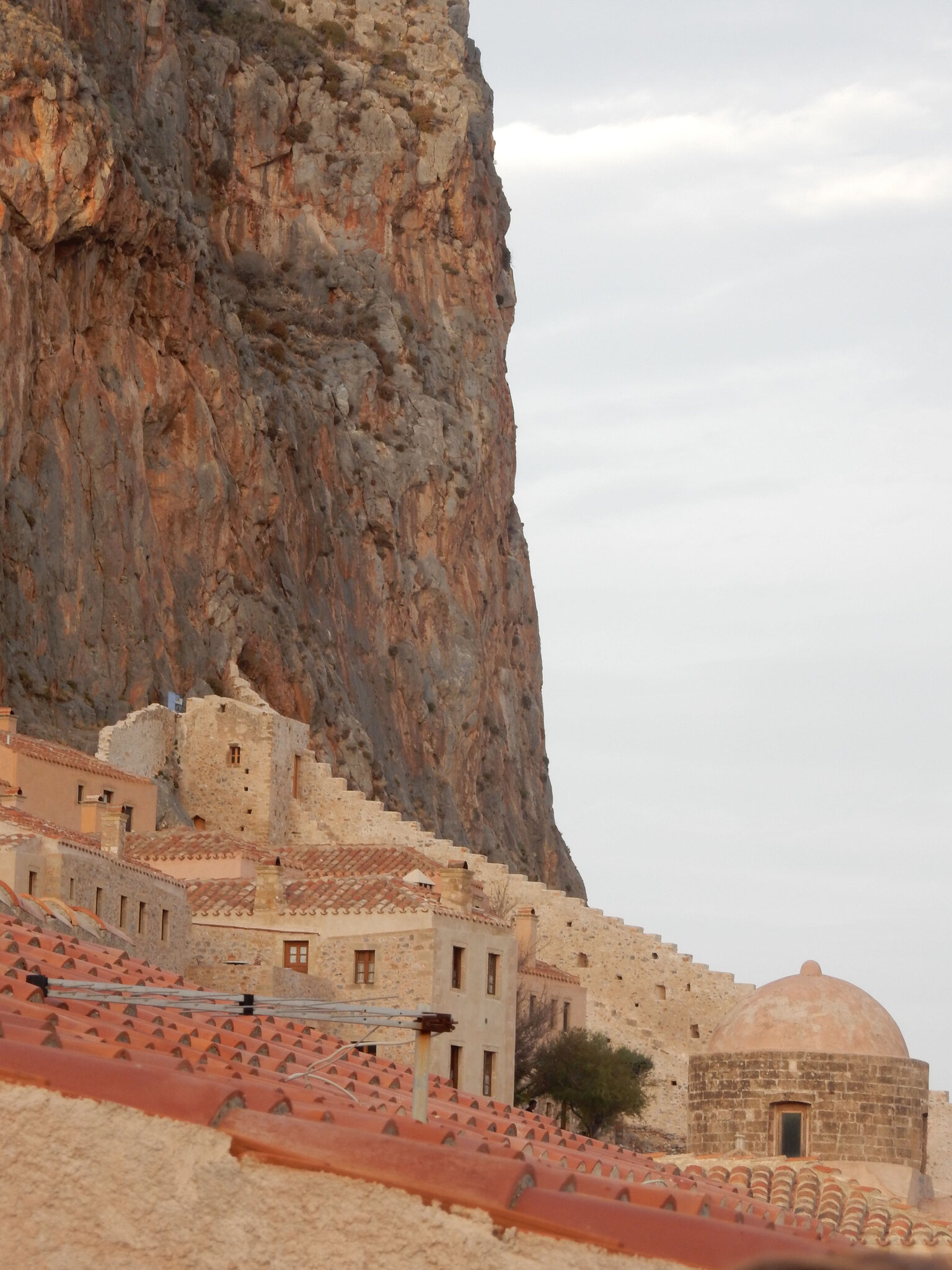 Monemvasia, la cité est collée au rocher, 071117