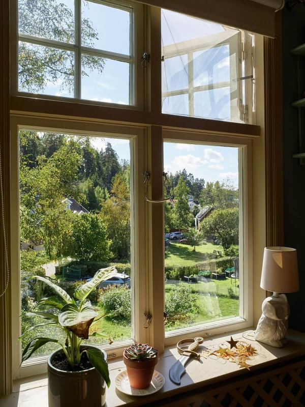 window-garden-view-swedish-house-1125x1500