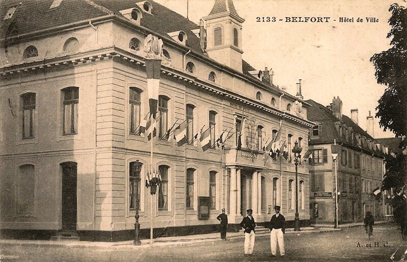 Belfort CPA Place d'Armes S Hotel de Ville pavoisé