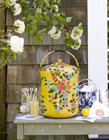 Outdoor_Party_Supplies_floral_thermos_0710_de