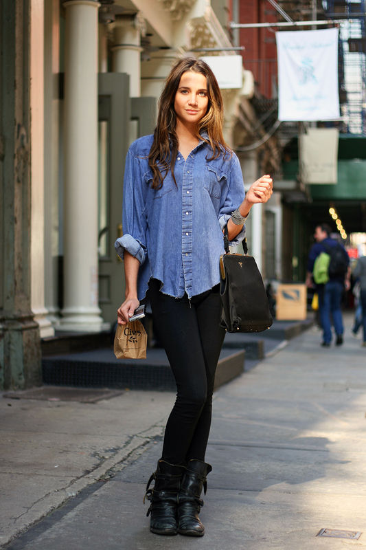 Sa chemise en jean !!!