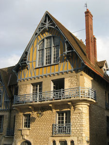 chartres_maioson_cath