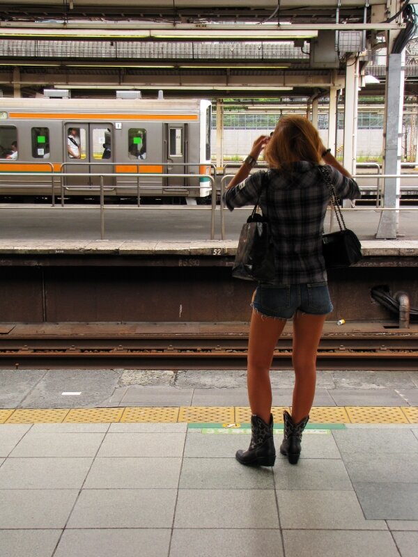 Shinagawa mini-short girl