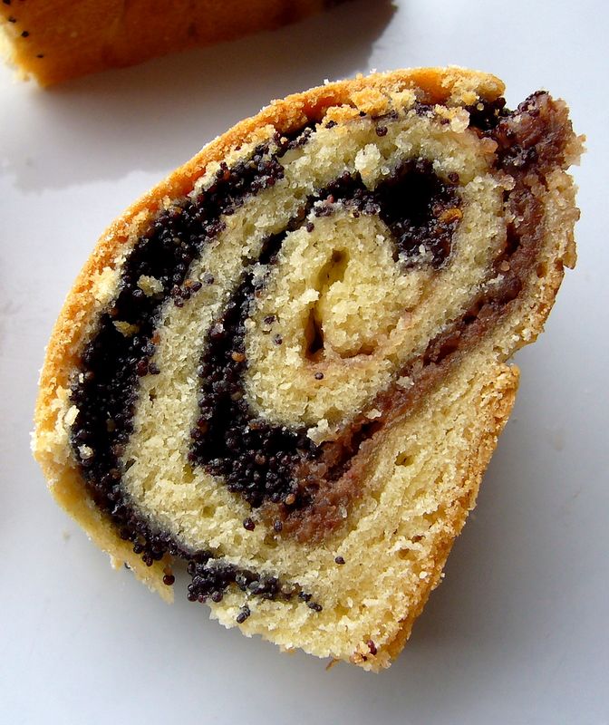 Roulé noix pavot et confiture de framboise