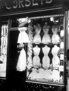 atget_corsets_boulevard_de_strasbourg_1912