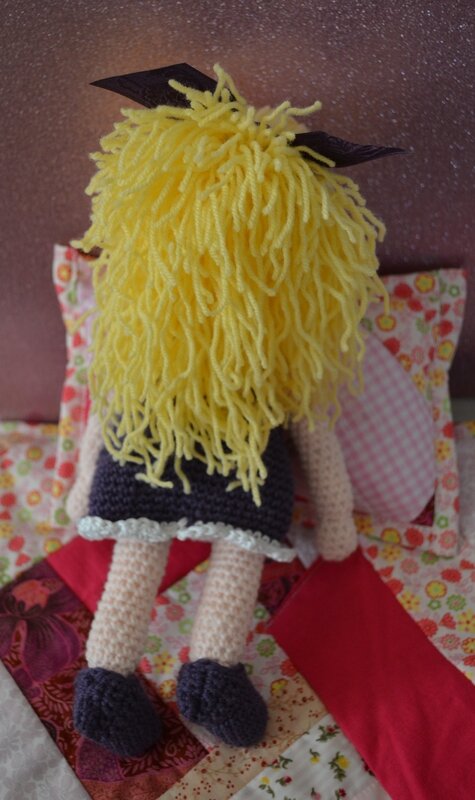 Poup_e_au_crochet_He_di_7__par_la_chouette_bricole