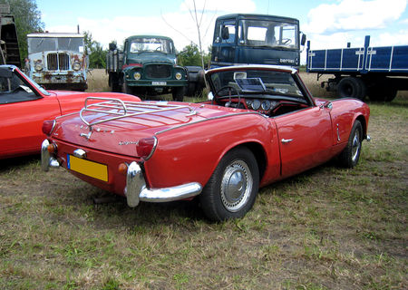 Triumph_spitefire_4_type_MK1_cabriolet__4_me_F_te_Autor_tro__tang_d__Ohnenheim__02