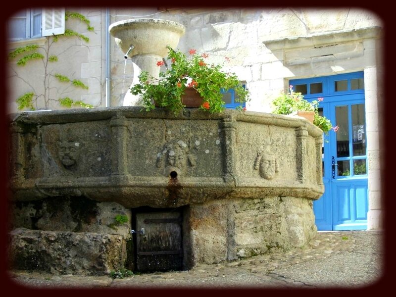 fontaine-monolithe-a-najac1