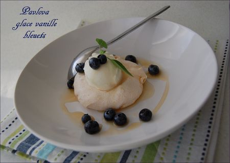 PAVLOVA_VANILLE_BLEUETS