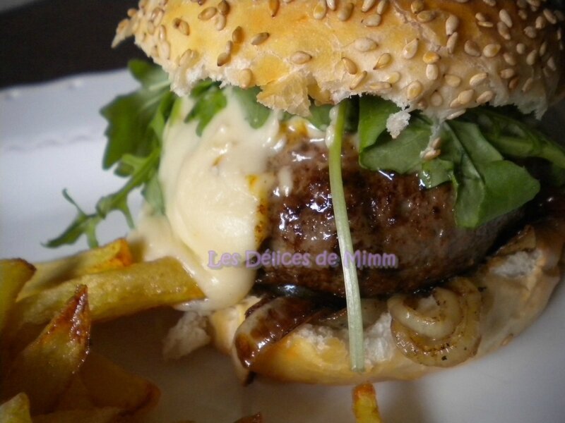 Burger de boeuf limousin, bacon et sauce au cantal 3