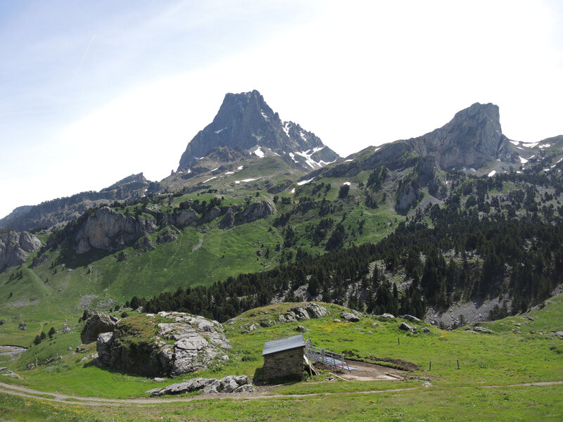 D) Lacs d'Ayous, cabane de la Hosse et Pic du Midi d'Ossau (64)