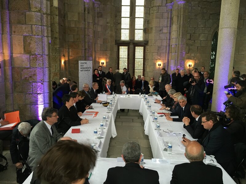 Manuel Valls Premier ministre Mont-Saint-Michel avril 2016 table ronde gouvernance site Hervé Morin Philippe Bas Guénhaël Huet Jean Bizet