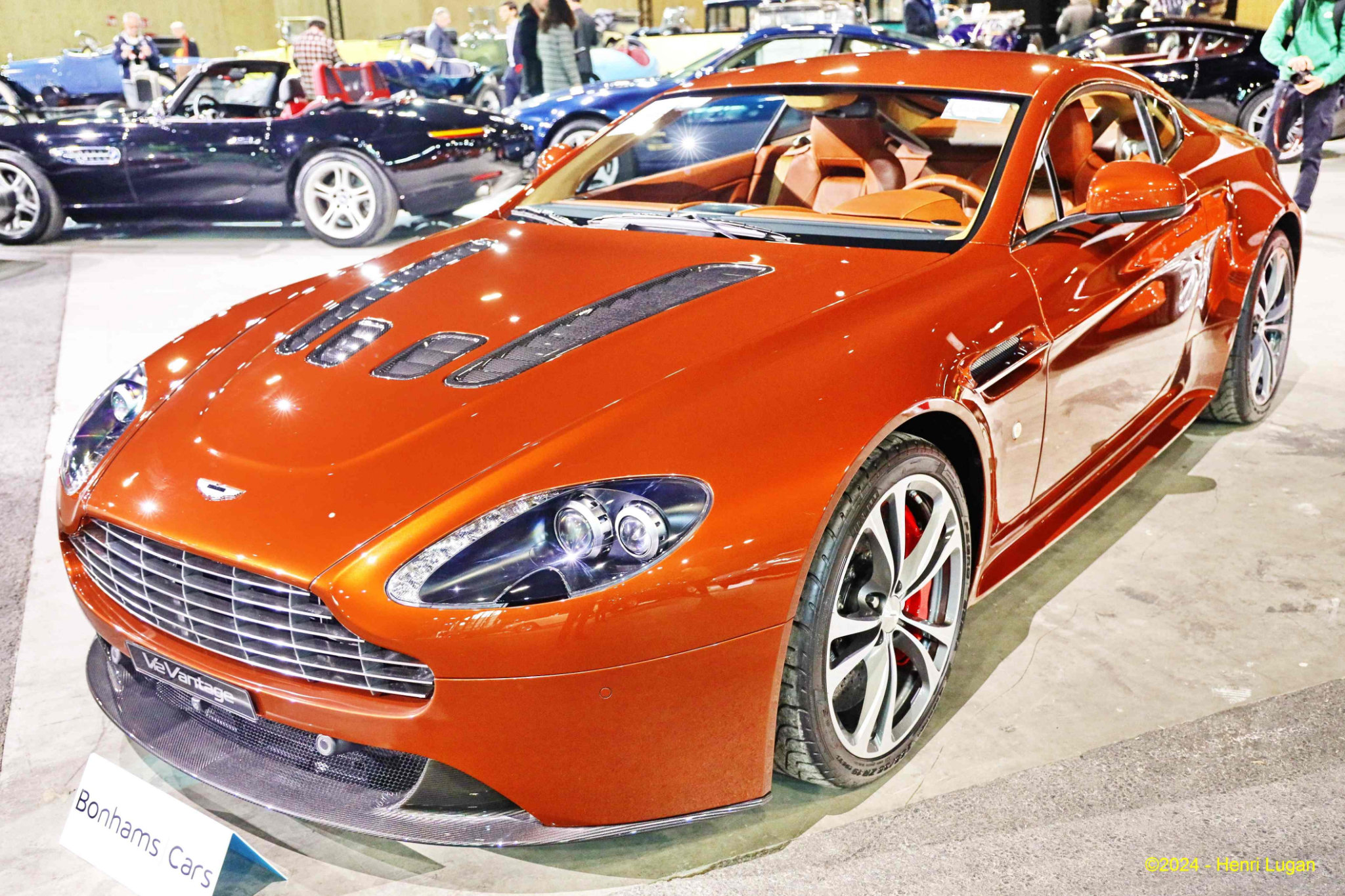 Aston Martin V12 Vantage_01 - 2009 [UK] HL_GF
