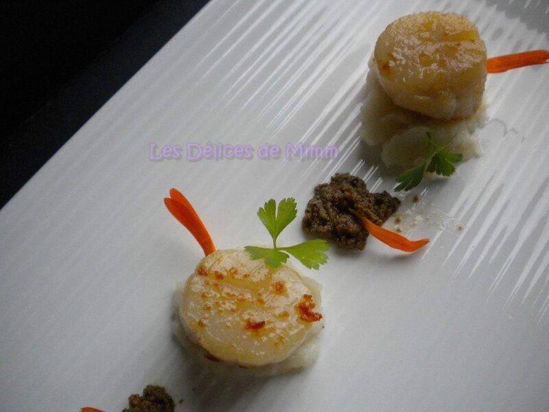 Noix de Saint-Jacques poêlées, purée de topinambour et tapenade au basilic 3
