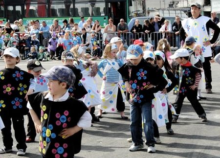 CARNAVAL_ECOLE_2010_Champs_Elys_es