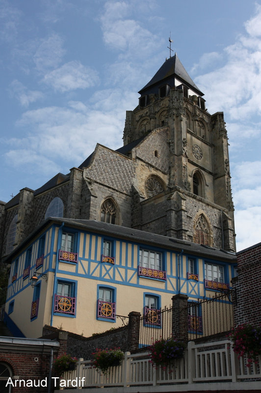 00187 Baie de Somme Septembre 2021 - La Côte d'Albatre - Le Vieux Tréport - L'église St Jacques du Tréport