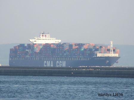 Le_porte_containeurs_CMA_CGM_Debussy