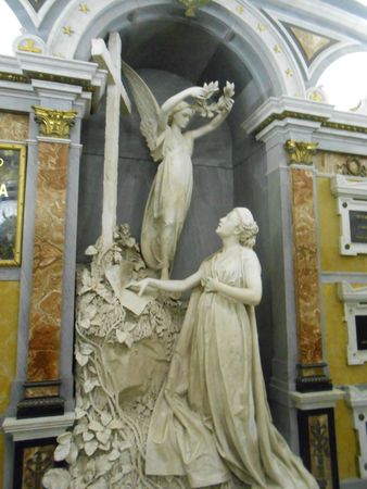 Monument de la duchesse Marie-Victoire (3)