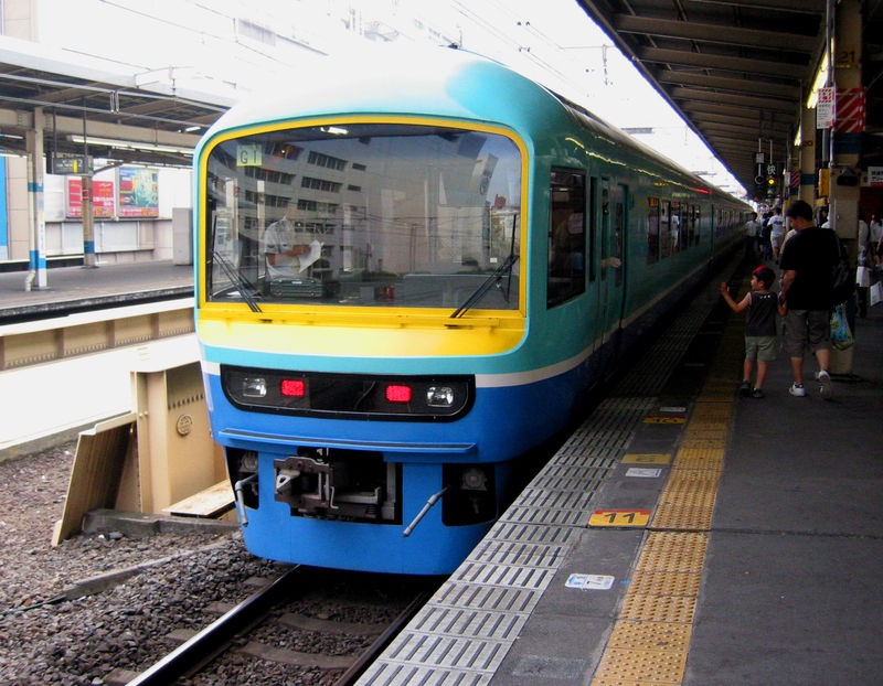 ニューなのはな JR485系, Kinshichô station