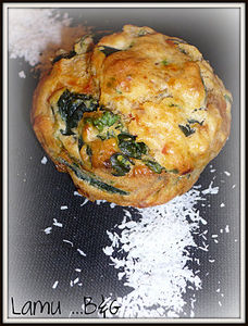 Muffins_coco___pinards_frais___tomates_s_ch_es_Lamu_