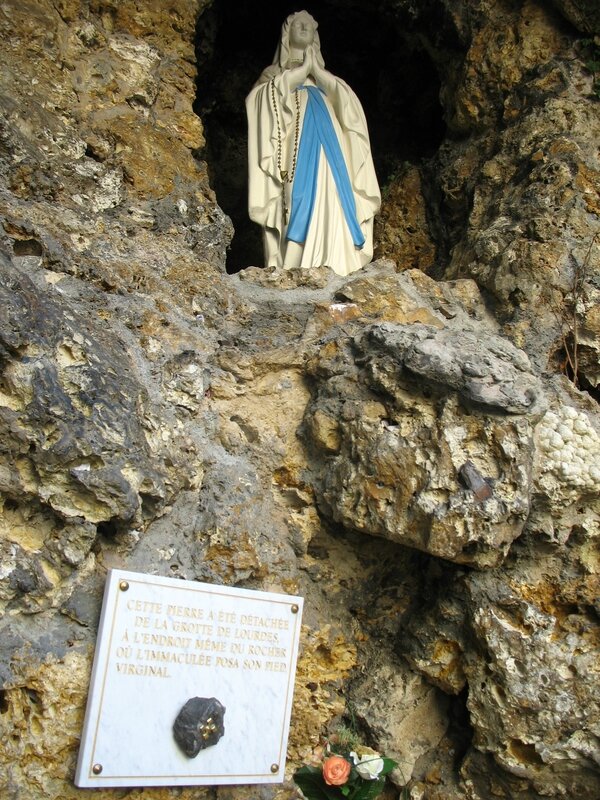 Nevers, couvent Saint-Gildard, grotte, Vierge (58)