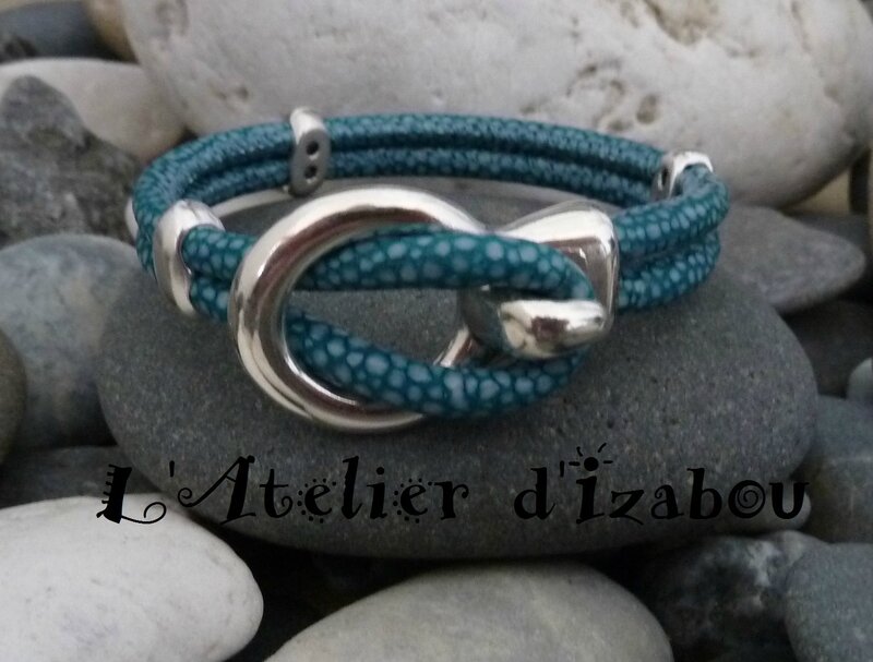 P1160451 Bracelet femme cuir serpent bleu turquoise et fermoir crochet