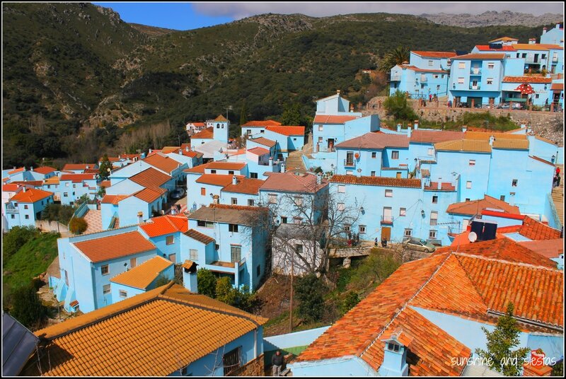 Blue-village-in-Spain