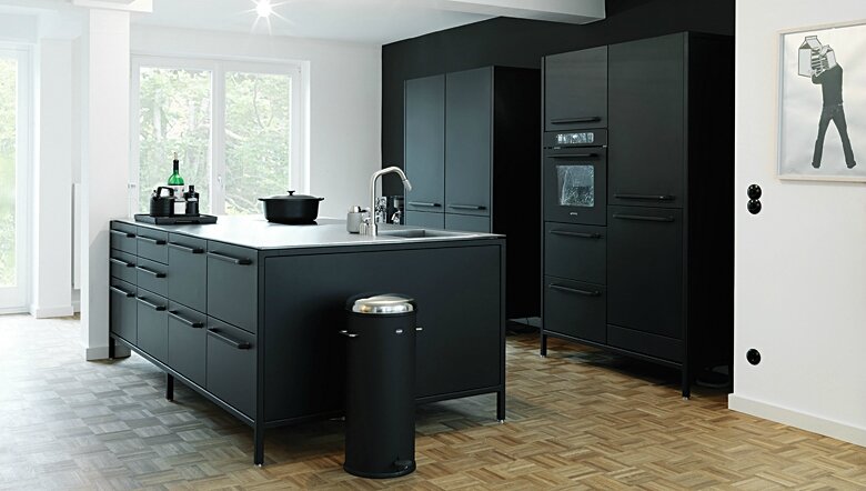 black-kitchen-by-wolfgang-ludes