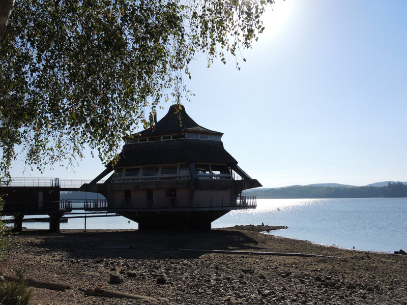 Lac des Settons, p) Les Branlasses, pagode