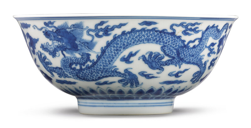 A blue and white 'Dragon' bowl, Kangxi mark and period (1662-1722)