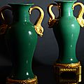 Paire de vases en porcelaine de Chine craquelé vert, <b>monture</b> en <b>bronze</b> <b>ciselé</b> et <b>doré</b> aux dauphins