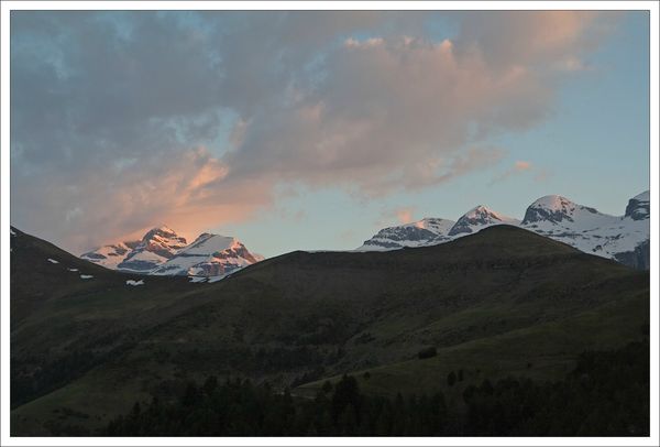 Aragon GA1 180413 2 lever soleil massif Mont Perdu