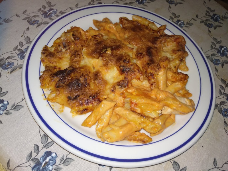 Gratin de macaroni à la sauce tomate épicée et à la crème (1)