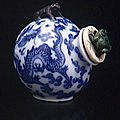 Flacon à tabac dans un ancien pot à collyre de forme globulaire, dynastie Qing (1644-1911), <b>18e</b> <b>siècle</b>