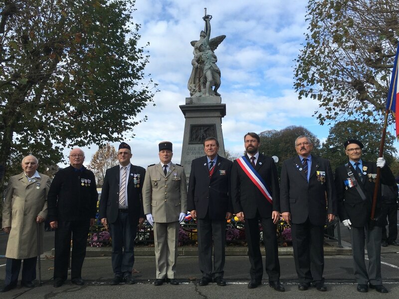 cérémonie de l'armistice du 11 novembre 1918 Avranches 2015 décoration