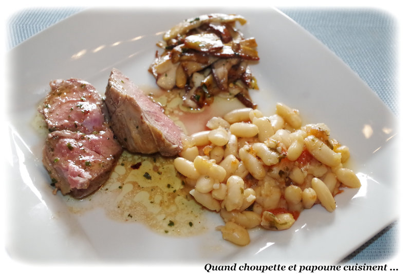 rôti d'agneau au beurre d'herbe, cèpes poêlés et mogettes à la tomate-2482