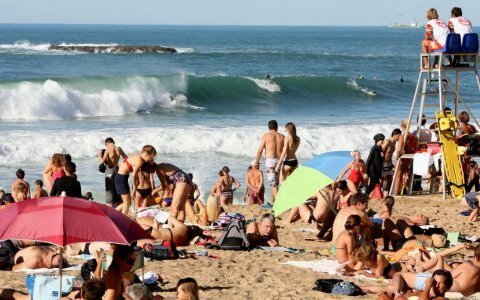 le-premier-des-conseils-choisir-une-plage-surveillee-quand_3022349_480x300
