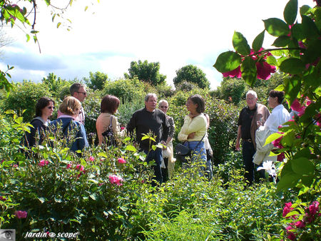 la Roseraie de Morailles - Mai 2008 - Le Groupe en visite