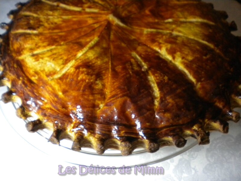 Galette des rois à la crème d'amandes et compote d'abricots secs à la tonka 3