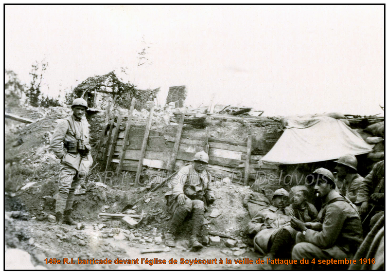 Barricade devant l'eglise de Soyecourt à la veille de l'attaque du 4 septembre 1916