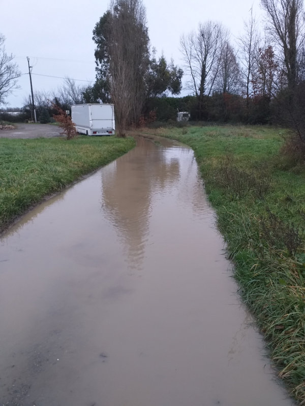 Le chemin transformé en ruisseau