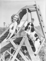 1947-02_03-Fox_publicity-sitting02-bikini_bicolor-beach-012-1