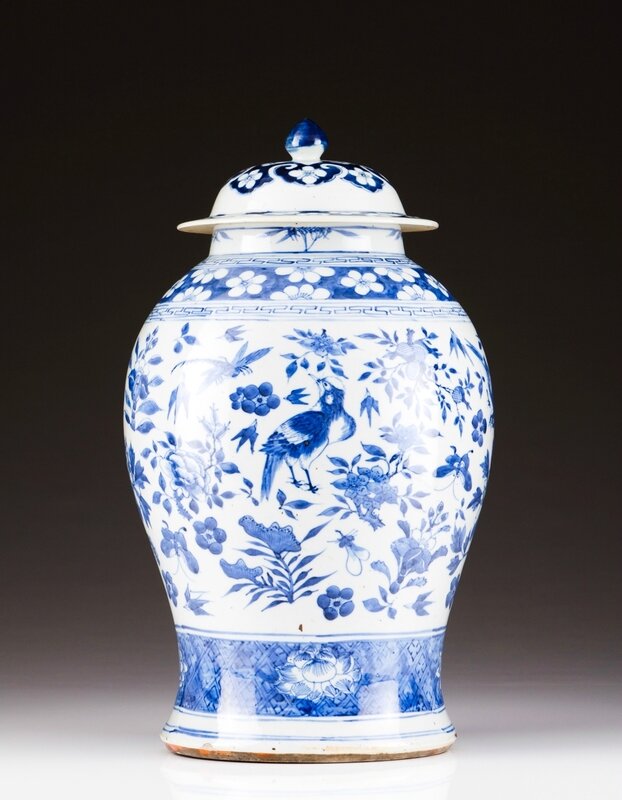 A Chinese porcelain vase, Kangxi Period (1662-1722)