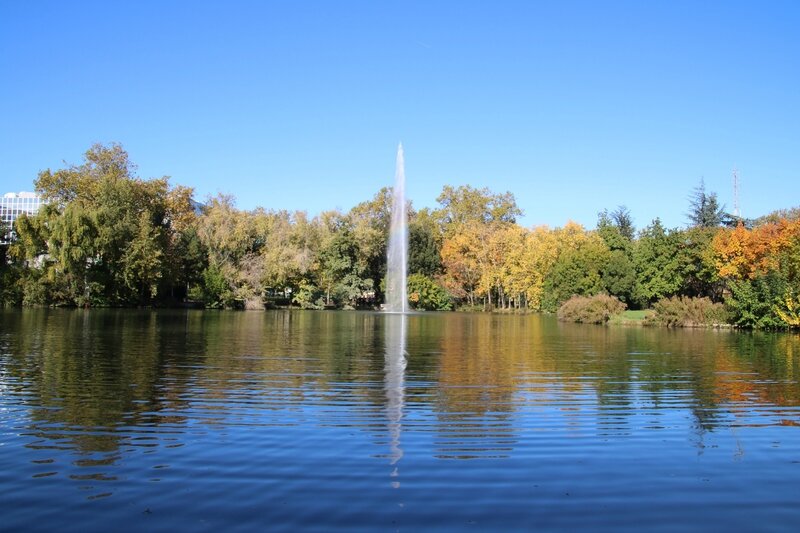 Lac et jet d'eau du jardin Compans-Caffarelli