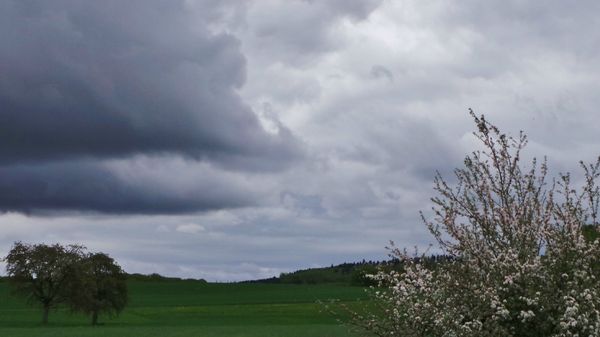 Pommier Ciel orage mai 2013 (3)