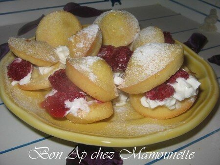 Coques_fourr_es_framboises_et_chantilly_bon_ap_chez_Mamounette
