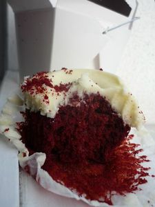 cupcake red velvet hummgrybird bakery 03