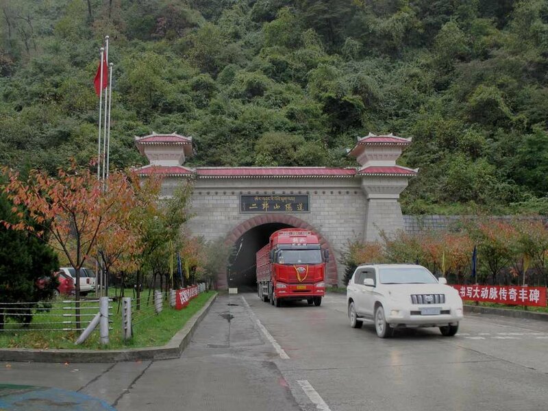 1_L'entrée au Tibet-Le tunnel épargne une journée de contournement