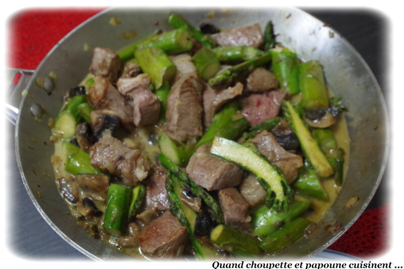veau cuisiné à la crème de moutarde, asperges vertes et champignons-2728